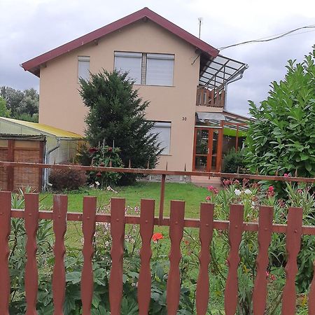 ホテル Agancs Vendeghaz Balatonszárszó エクステリア 写真